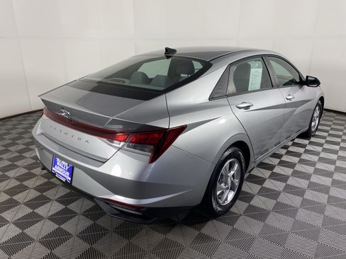 Used 2021 Hyundai Elantra SE FWD image 6