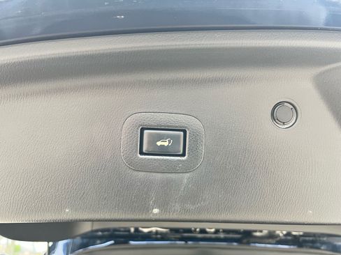 Used 2018 Nissan Armada Platinum w/ Interior Lighting Package image 8