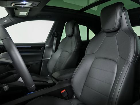 New 2025 Porsche Macan 4 Electric image 5