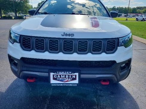 Used 2025 Jeep Compass Trailhawk AWD/4WD image 7