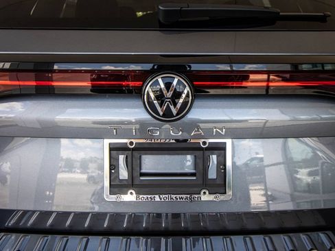 New 2026 Volkswagen Tiguan SE FWD image 15