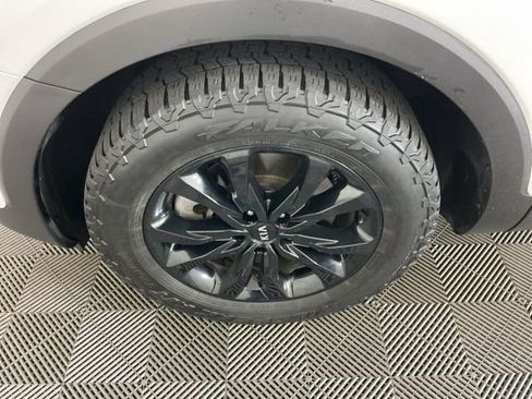 Used 2020 Kia Telluride LX FWD image 31