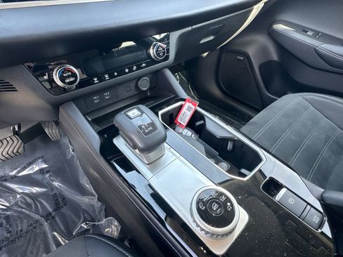 Used 2025 Mitsubishi Outlander SE image 30