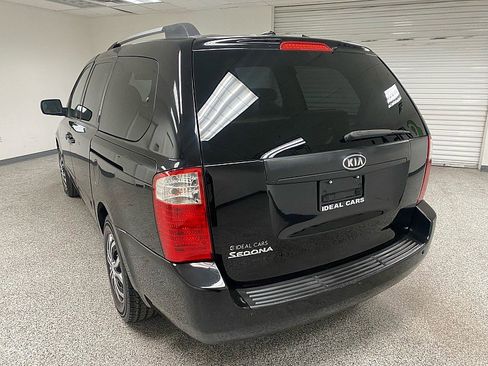 Used 2010 Kia Sedona LX image 6