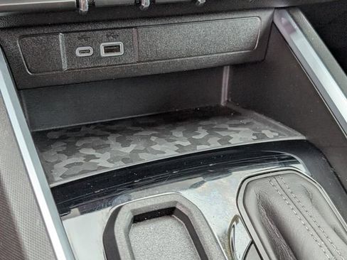 Used 2024 Chevrolet Colorado LT image 23