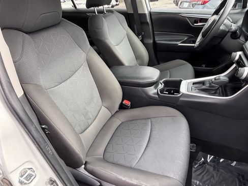 Used 2025 Toyota RAV4 XLE FWD image 10