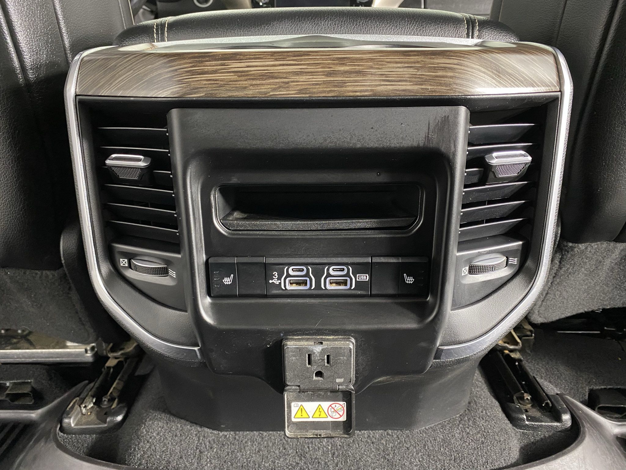 Used 2019 RAM 1500 Laramie AWD/4WD image 18