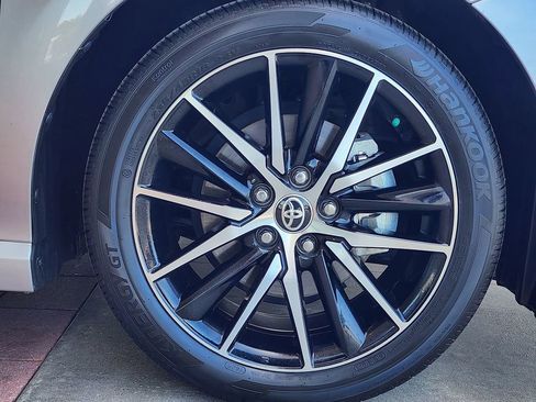 Used 2024 Toyota Camry SE image 4