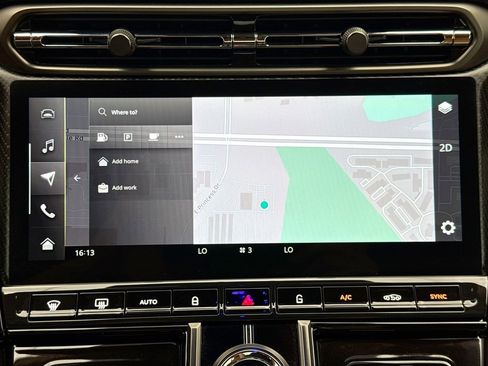 Used 2025 Aston Martin V8 Vantage Coupe image 14