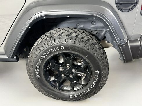 Used 2023 Jeep Wrangler Unlimited image 11