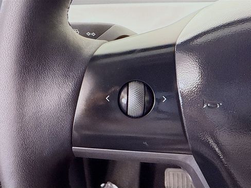 Used 2023 Tesla Model Y Long Range image 14