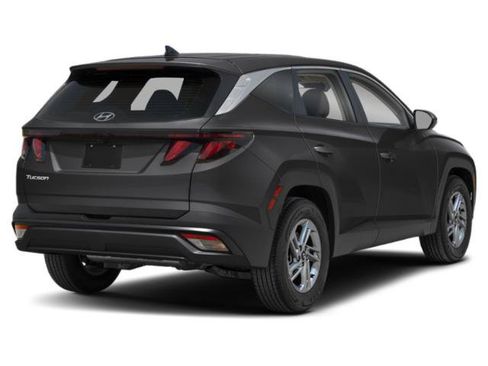Used 2025 Hyundai Tucson SE AWD/4WD image 2