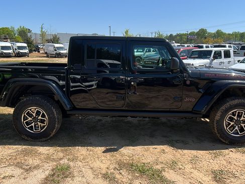 New 2025 Jeep Gladiator Rubicon image 7