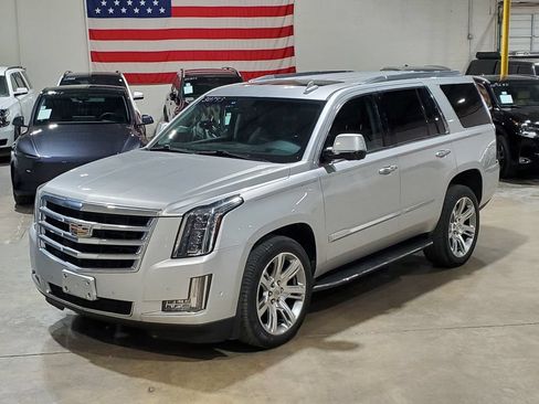 Used 2018 Cadillac Escalade Luxury RWD image 38