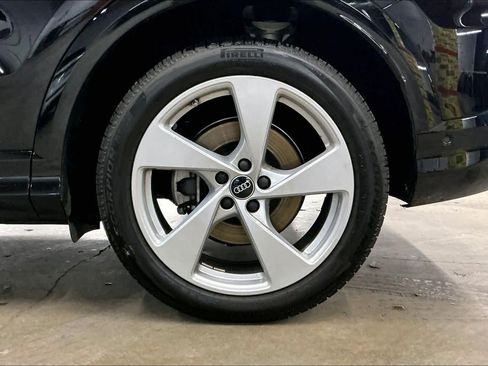 Certified 2025 Audi Q5 Prestige image 12