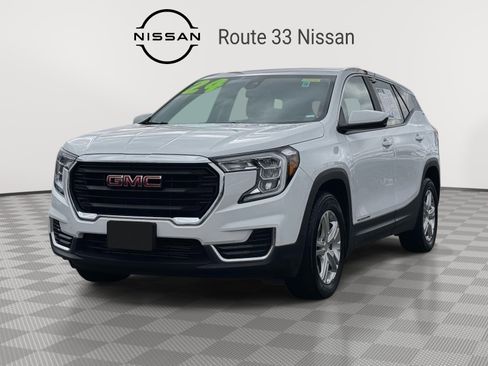 Used 2024 GMC Terrain SLE image 2