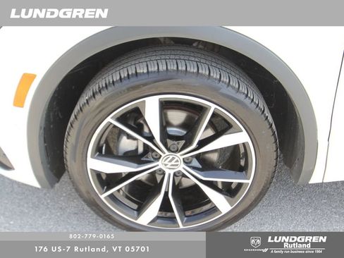 Used 2024 Volkswagen Tiguan SEL R-Line AWD/4WD image 16