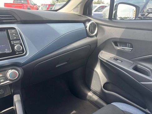 Used 2025 Nissan Versa SV FWD image 32