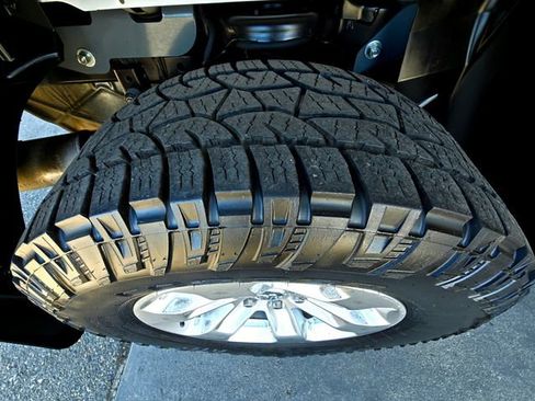 Used 2019 RAM 1500 Laramie image 34