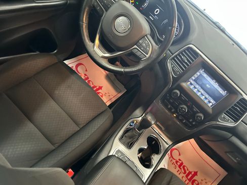 Used 2020 Jeep Grand Cherokee Laredo image 25