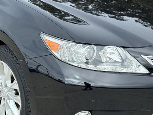 Used 2015 Lexus ES 300h w/ Navigation System Package FWD image 10