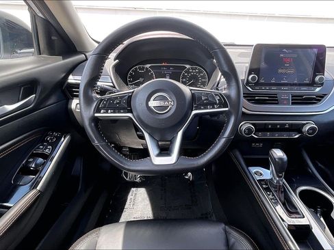 Used 2023 Nissan Altima 2.5 SR FWD image 6