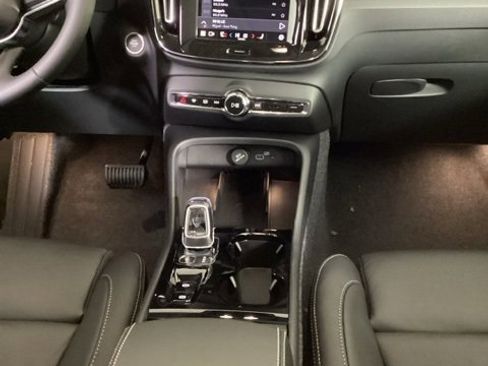 New 2025 Volvo XC40 B5 Ultra w/ Climate Package image 23