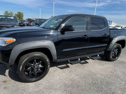 Used 2022 Toyota Tacoma SR image 6