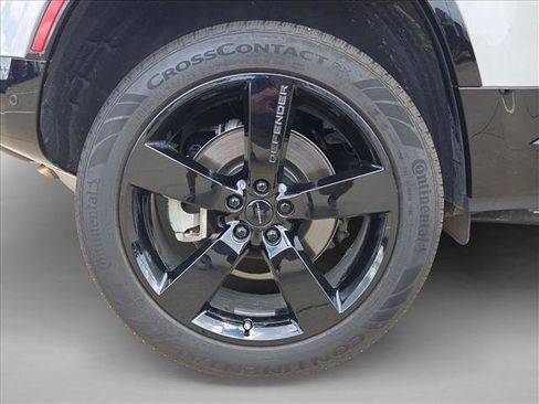 Used 2026 Land Rover Defender 110 X-Dynamic SE AWD/4WD image 24