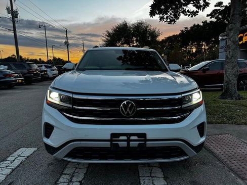 Used 2022 Volkswagen Atlas SE w/ Panoramic Sunroof Package FWD image 2