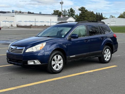 Used 2011 Subaru Outback 2.5i Premium w/ All-Weather Pkg image 2