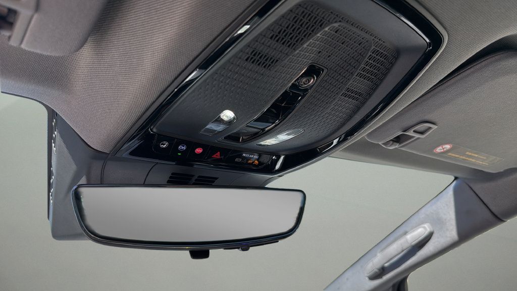 Certified 2025 Cadillac Optiq Luxury 2 w/ LPO, Floor Liner Package AWD/4WD image 35