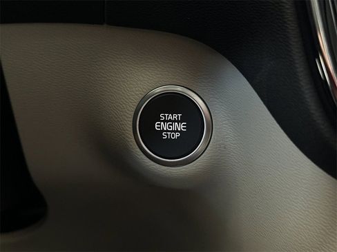 New 2026 Volvo XC40 B5 Ultra image 22