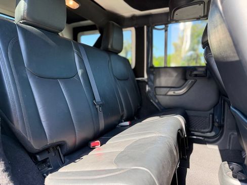 Used 2017 Jeep Wrangler Unlimited Sahara AWD/4WD image 24