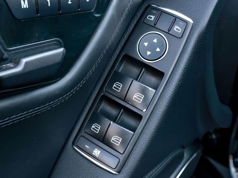 Used 2013 Mercedes-Benz C 63 AMG Sedan image 34