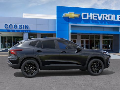 New 2026 Chevrolet Trax ACTIV w/ Sunroof Package FWD image 5