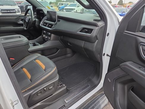 Used 2024 GMC Yukon AT4 AWD/4WD image 11
