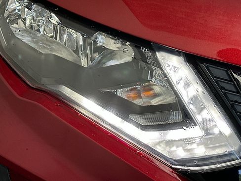 Used 2020 Nissan Rogue SV FWD image 9
