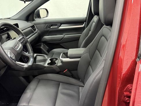 Used 2025 GMC Terrain Elevation w/ Elevation Premium Package image 3