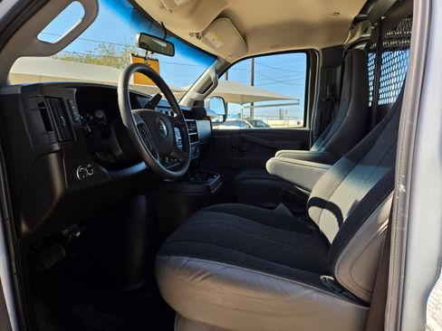 Used 2024 Chevrolet Express 2500 w/ Driver Convenience Package image 9