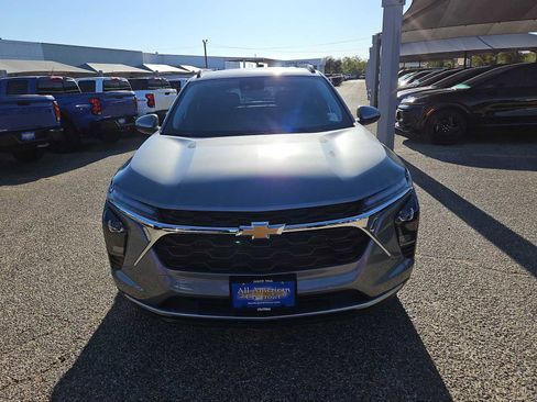 Used 2026 Chevrolet Trax LT w/ Driver Confidence Package FWD image 3