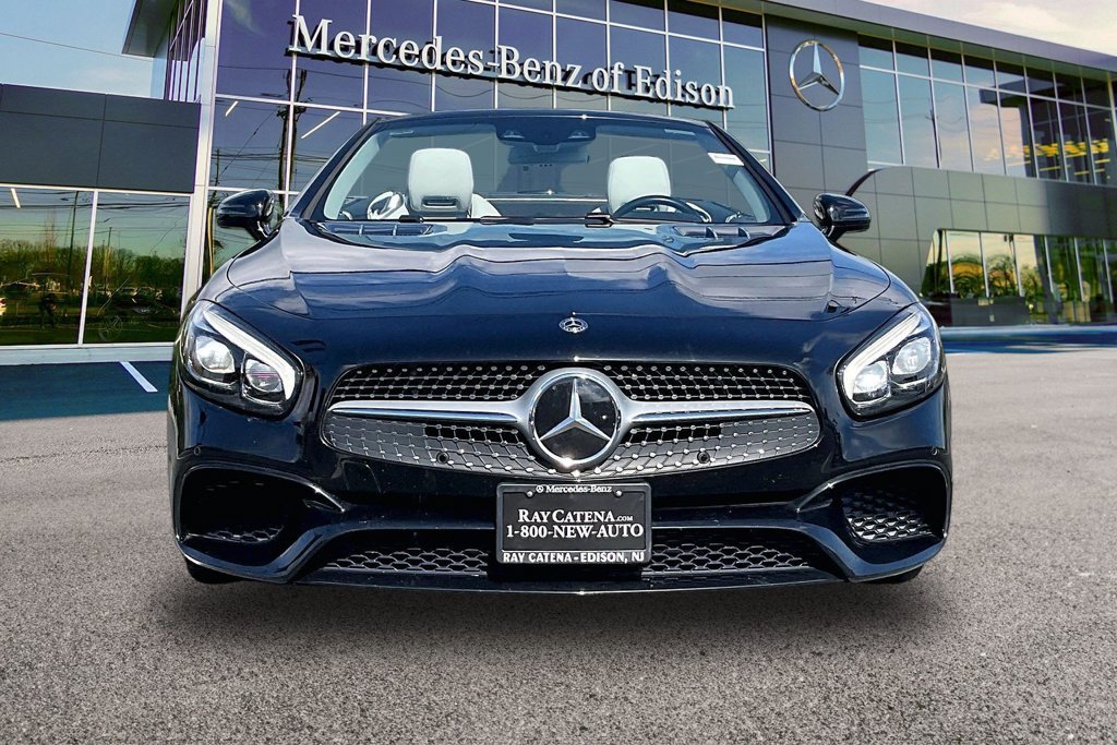 Used 2018 Mercedes-Benz SL 550 image 3
