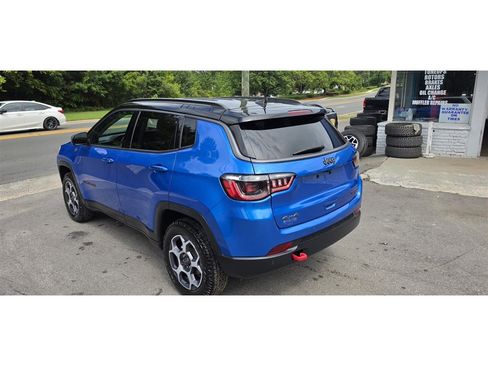Used 2022 Jeep Compass Trailhawk w/ Trailhawk Convenience Group AWD/4WD image 4