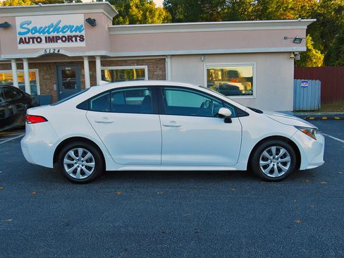 Used 2020 Toyota Corolla LE image 6