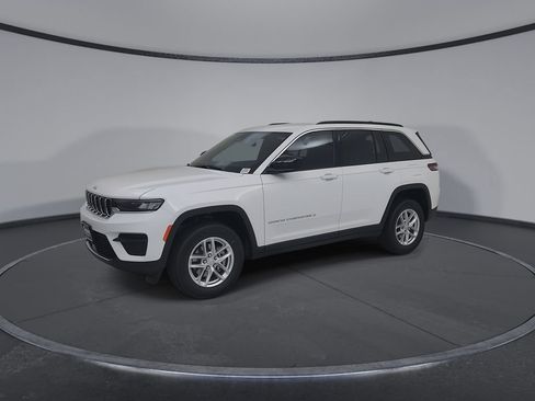 New 2026 Jeep Grand Cherokee Laredo w/ Trailer Tow Package AWD/4WD image 6