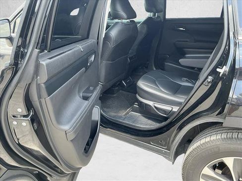 Used 2020 Toyota Highlander XLE FWD image 19