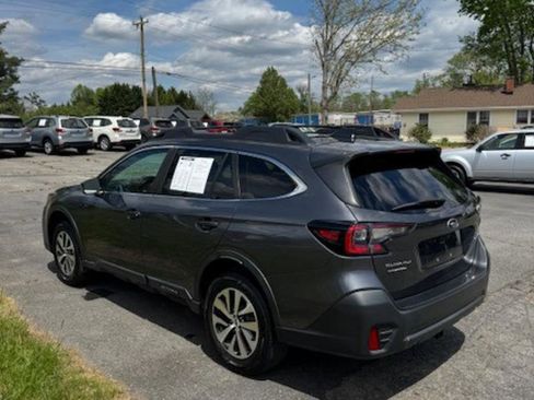 Used 2022 Subaru Outback Premium AWD/4WD image 6