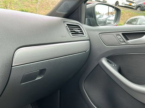 Used 2016 Volkswagen Jetta Sport FWD image 18