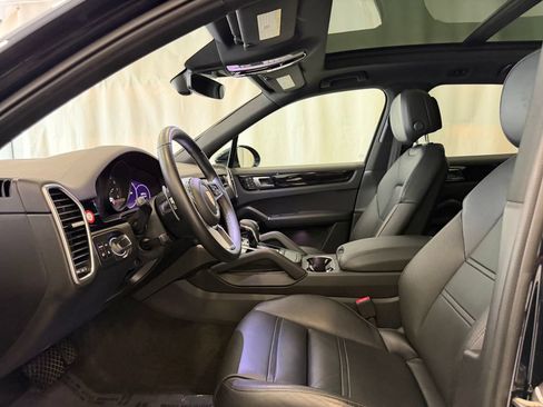 Certified 2022 Porsche Cayenne AWD/4WD image 5