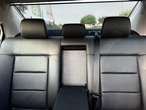 Used 2011 Mercedes-Benz E 350 BlueTEC Sedan image 38